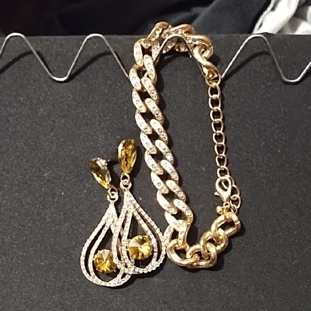 Elegant Gold and Yellow Gemstone Jewelry Set